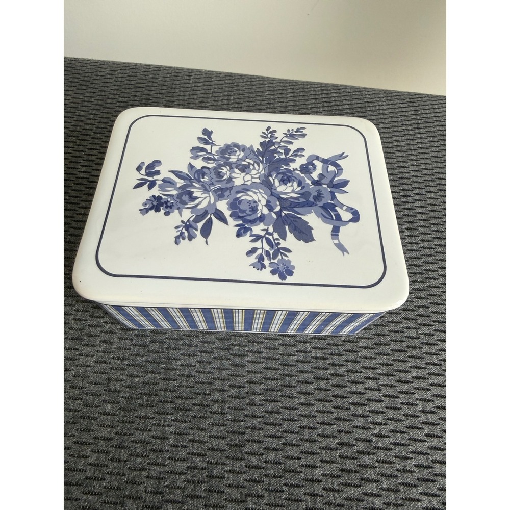 Vintage Blue White Floral Ceramic Trinket Box Plaid Sides Jewelry Keepsake Lid - Picture 12 of 17